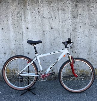 Cove Stiffee - Dirt jumper - small